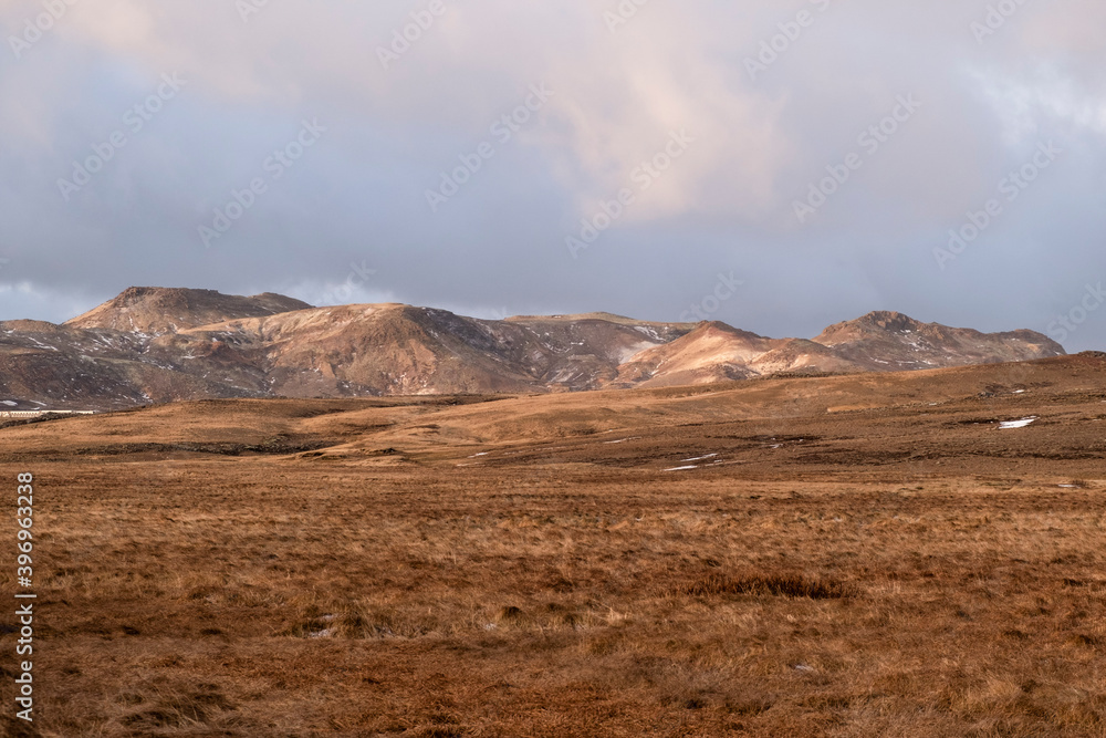 Blick Hverafjall und Sveifluháls. Dazwischen liegt das sehr aktive Geothermalgebiet Seltún.