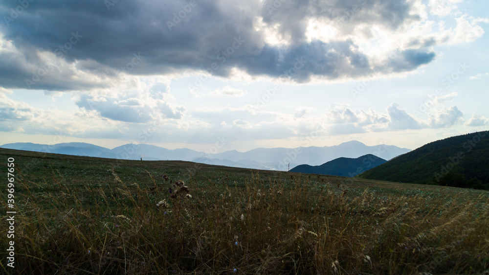 Vista lungo il sentiero 109AG da Poggio San Romualdo a Castelletta