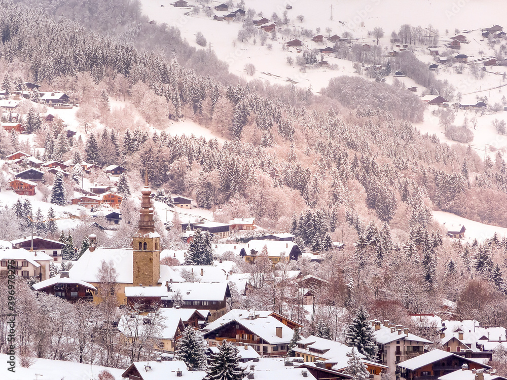 Eglise et village de Combloux en hiver