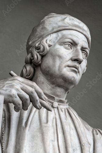 Arnolfo di Cambio, Bauherr der Kathedrale von Florenz, Italien photo
