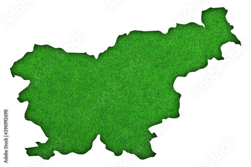 Karte von Slowenien auf grünem Filz