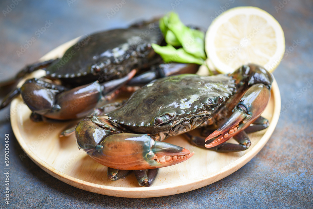 Seafood crab on tray, Fresh raw crab ocean gourmet in the restaurant for cooked food. Seafood crab on tray, Fresh raw crab ocean gourmet in the restaurant for cooked food.