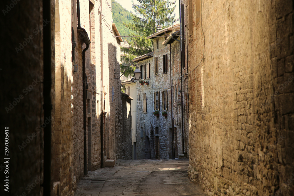 Obraz premium Alley in the city of Gubbio in Italy
