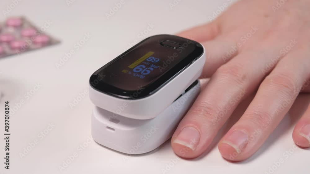 Monitoring the level of blood oxygen saturation using a pulse oximeter Monitoring the level of blood oxygen saturation using a pulse oximeter