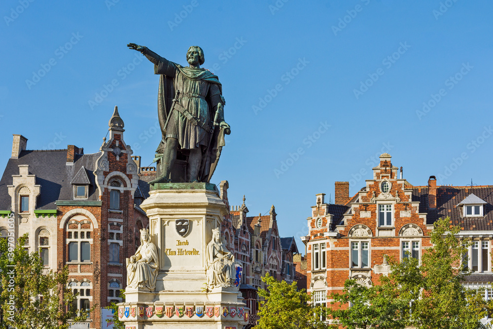 Fototapeta premium Statue of Jacob van Artevelde in the middle of the Vrijdagmarkt in Ghent, Belgium
