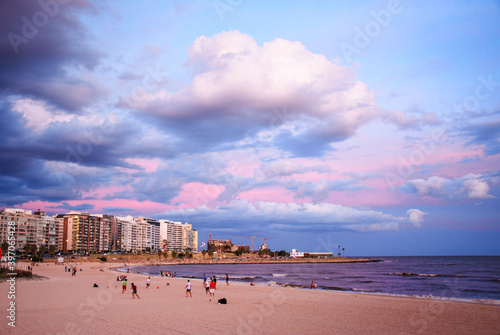 Atardecer en la playa de pocitos en el Río de la plata en Montevideo Uruguay photo