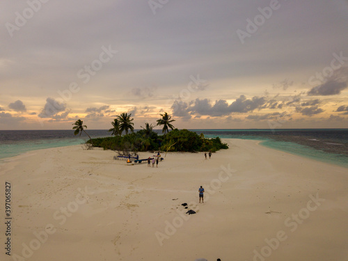 Fototapeta Naklejka Na Ścianę i Meble -  Aerial spherical panorama of tropical paradise beach on tiny Maldives island. Turquoise ocean, white sand, coconut palm trees.