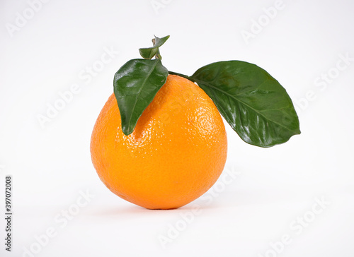 arancia siciliana con foglia