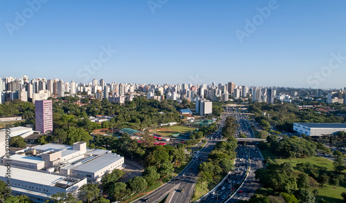 Sao Paulo city and 23 de Maio avenue. © Cifotart