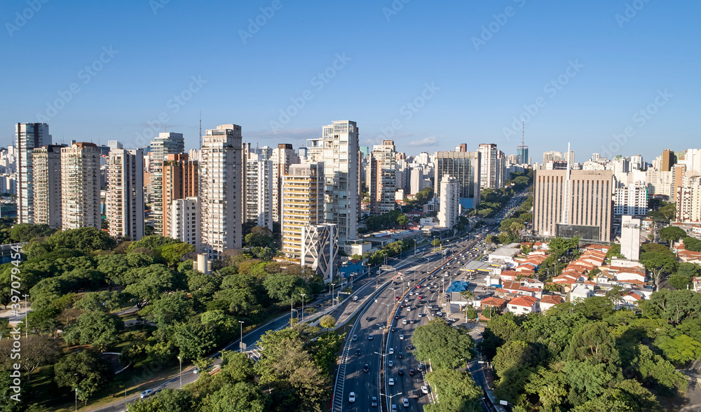Obraz premium Sao Paulo city and 23 de Maio avenue.