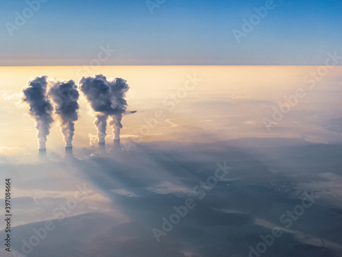 Foto Nuclear Power Plant in crepuscular fog