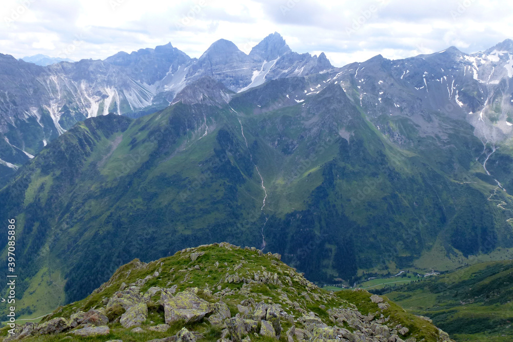 Fototapeta premium Stubai high-altitude hiking trail, lap 8 in Tyrol, Austria