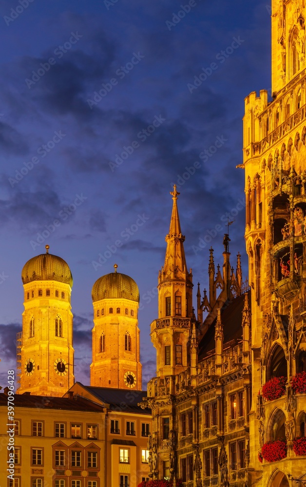 Night view of New Town Hall Marian column on Marienplatz in Munich, Bavaria