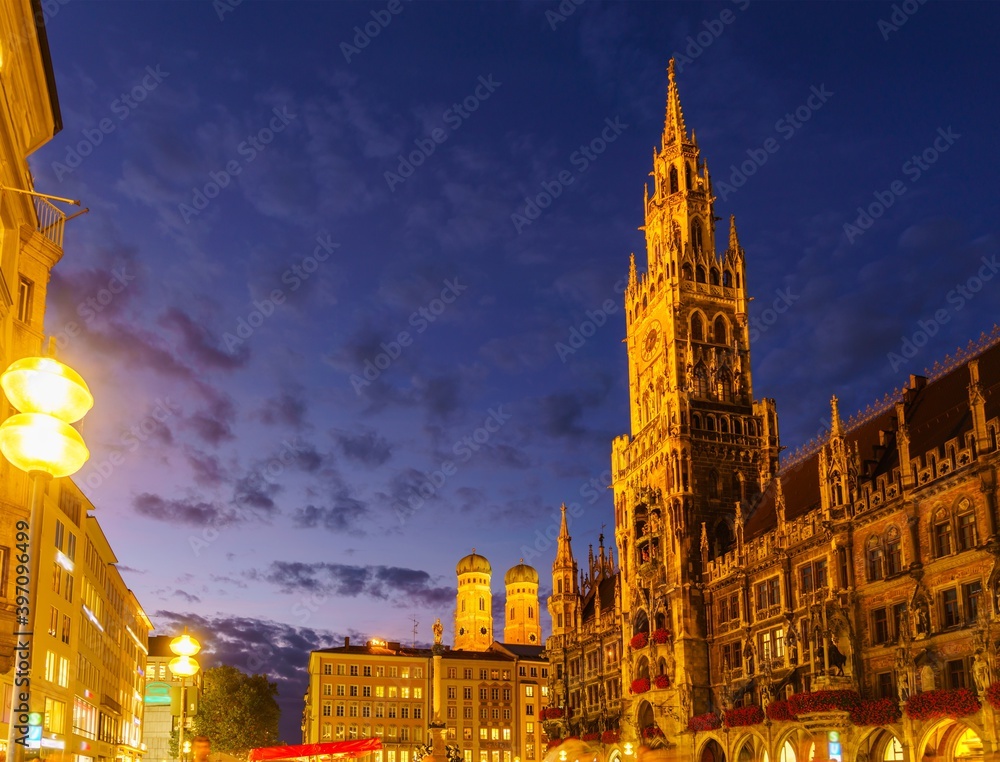 Night view of New Town Hall Marian column on Marienplatz in Munich, Bavaria
