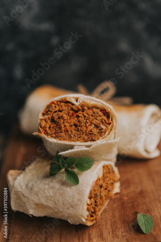 Burrito relleno de proteína vegetal