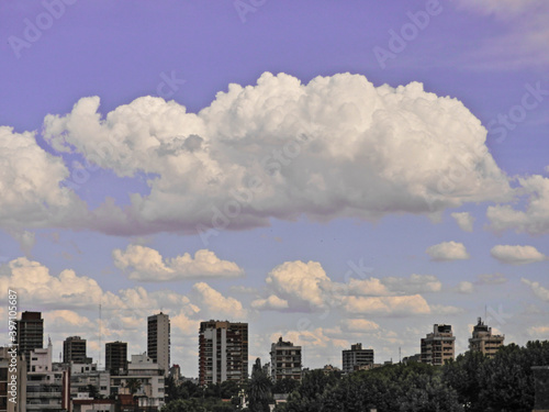 dia nublado en la ciudad