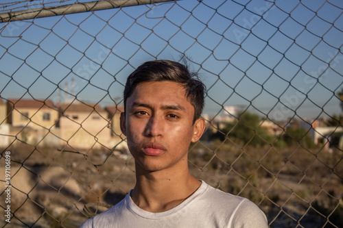 Konstfotografi portrait of young hispanic man with inspiring look