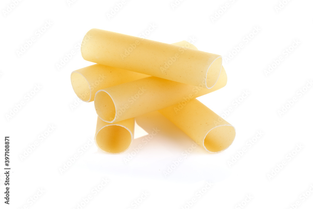 Fototapeta premium Italian pasta for tubes cannelloni. Close-up of a of raw cannelloni pasta, a tubular pasta that is usually stuffed with meat or vegetables, on a white background.