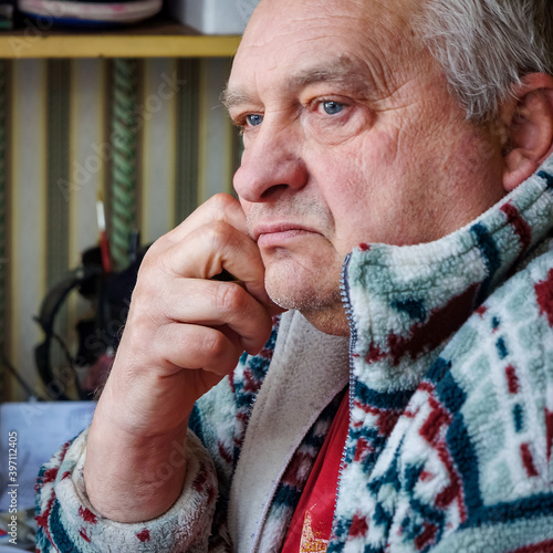 Photos Close-up portrait of an old man