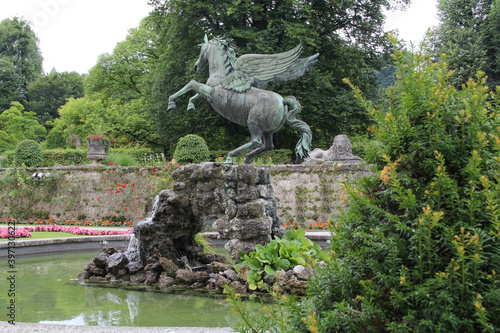 statue horse with wings in the park