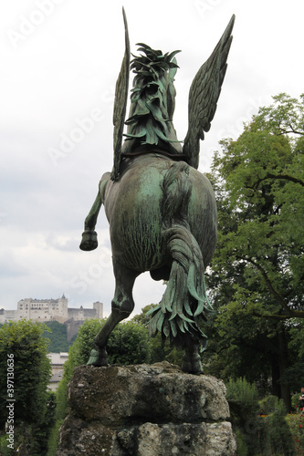 statue horse with wings in the park