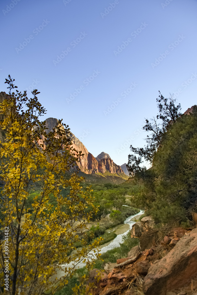 Φωτογραφία View of the Virgin River in Zion Canyon