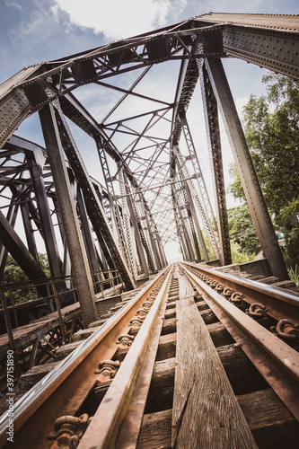 Fototapeta Naklejka Na Ścianę i Meble -  Old steel railway bridge over the pranburi river in thailand