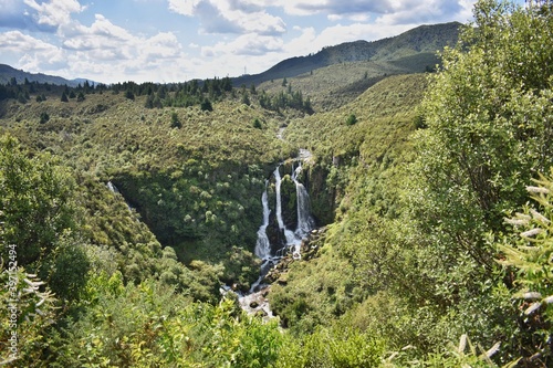New Zealand, The Waipunga Falls is 40m waterfall dropping in three segments which is located between Taupo and Napier in the Bay of Plenty. This fall is really easy-to-access. 