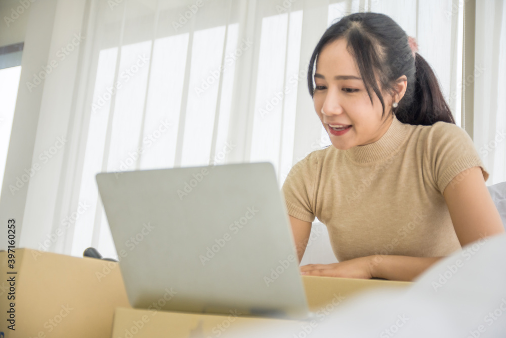 Asian women sale product and online marketing work from home