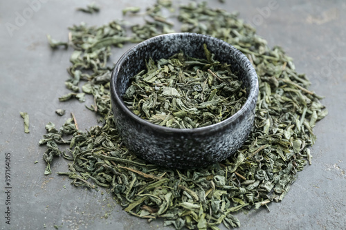 Dried green tea leaves in c...