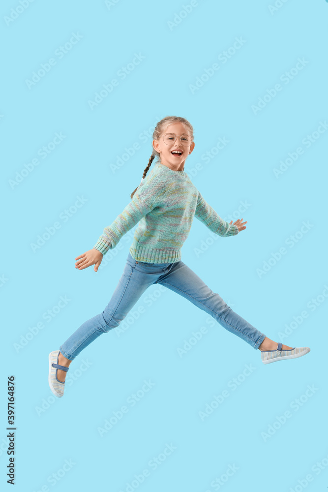 Obraz premium Jumping little girl on color background