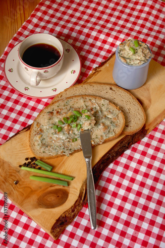 Hubertusschmalz,. Gänseschmalz, Griebenschmalz zur Brotzeit mit Kaffee  photo