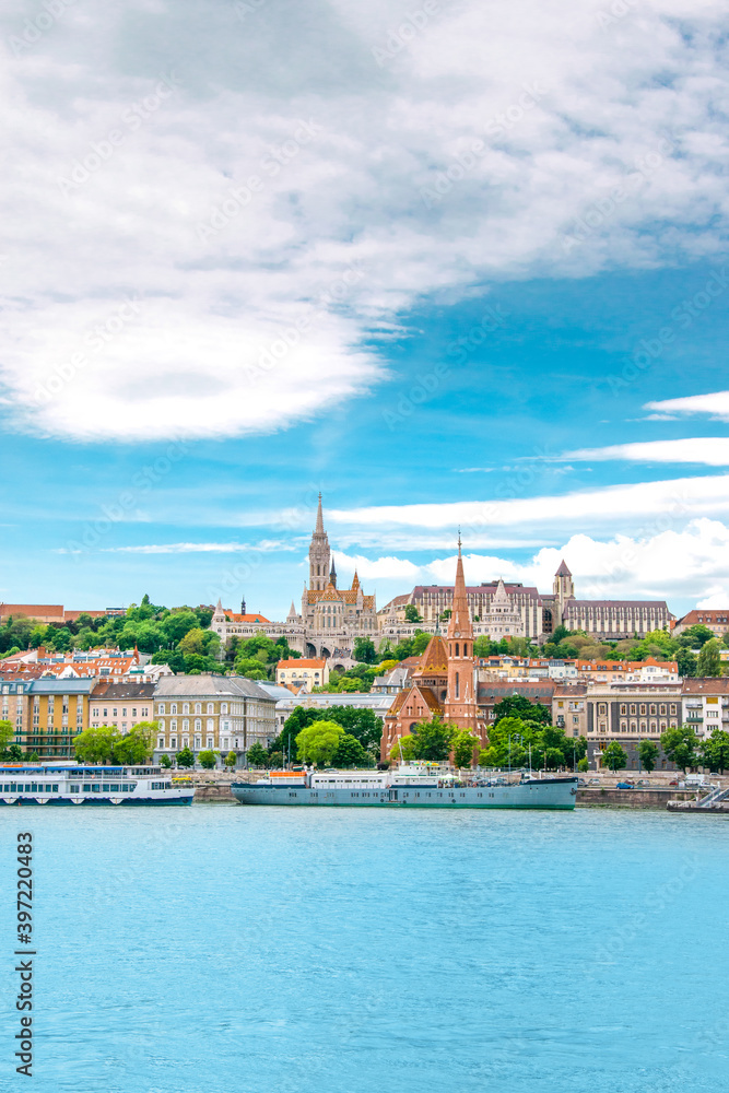 Obraz premium Europe Hungary Budapest. Cityscape photo. Buda castle and Danube river. Colorful classical hungarian buildings and houses