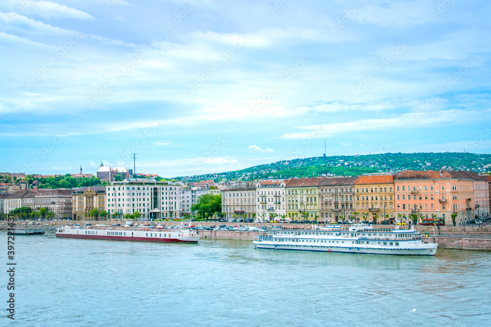Fototapeta premium Europe Hungary Budapest. Cityscape photo. Buda castle and Danube river. Colorful classical hungarian buildings and houses