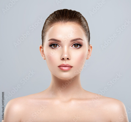 Quadro em tela Front portrait of a white young woman with beauty face - isolated