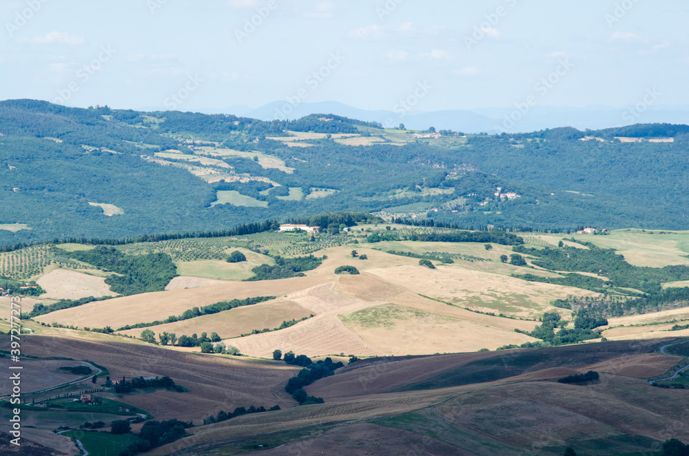 Naklejka premium Italy, Tuscany fields and beautiful view to landscape
