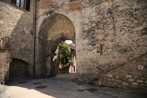Fototapeta Naklejka Na Ścianę i Meble -  View of an alley in Gubbio, Italy
