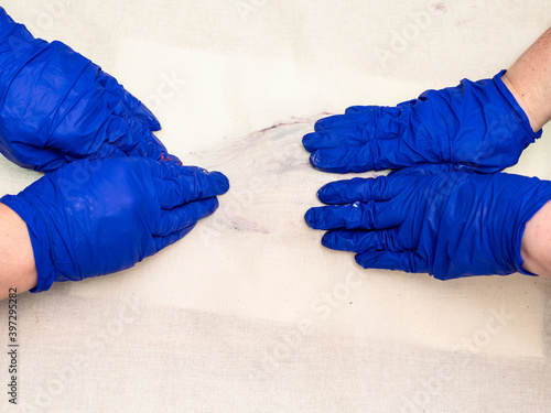 Foto masterclass for Fish Drawing in Technique Monotype - hands in blue gloves wrap c