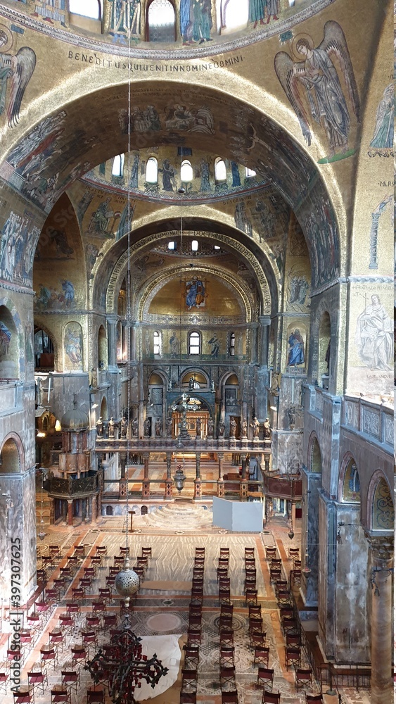 Fototapeta premium VENICE, ITALY- March 17, 2016. Amazing mosaics inside the Basilica di San Marco