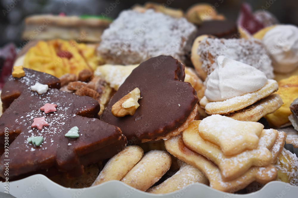 Weihnachtskekse in vielen Sorten, Kekse für den Advent mit Schokolade