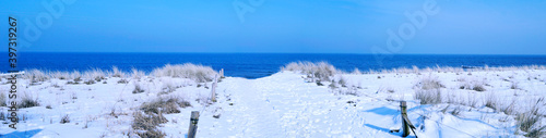 Winterlandschaft am Meer als Panorama