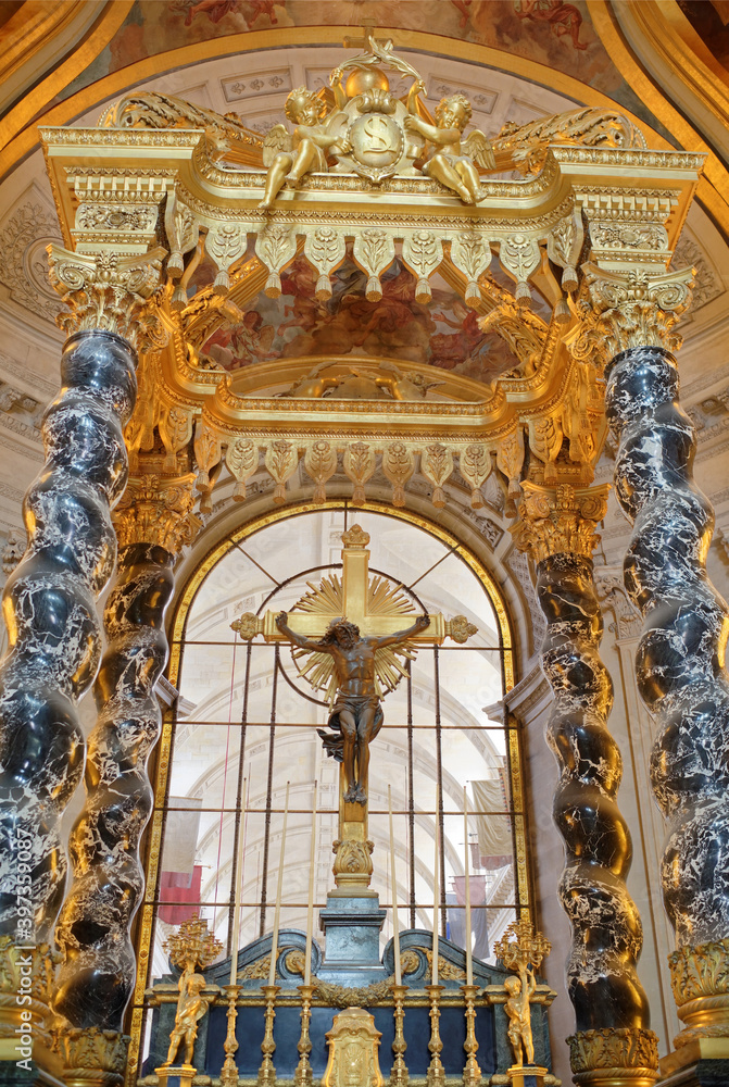 Obraz premium The interior of the St. Louis Cathedral Invalides
