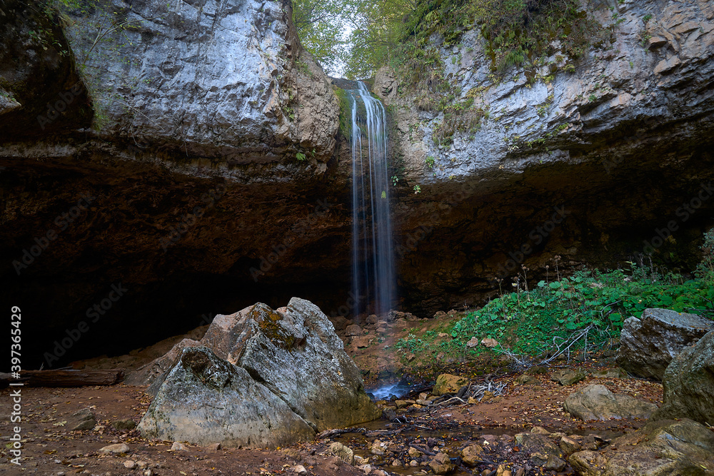 Obraz premium Waterfall on a mountain river.