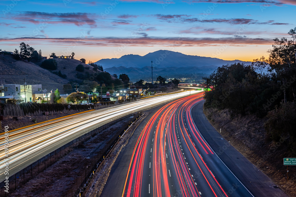 Fototapeta premium Mount Diablo over Highway 24 at Dawn