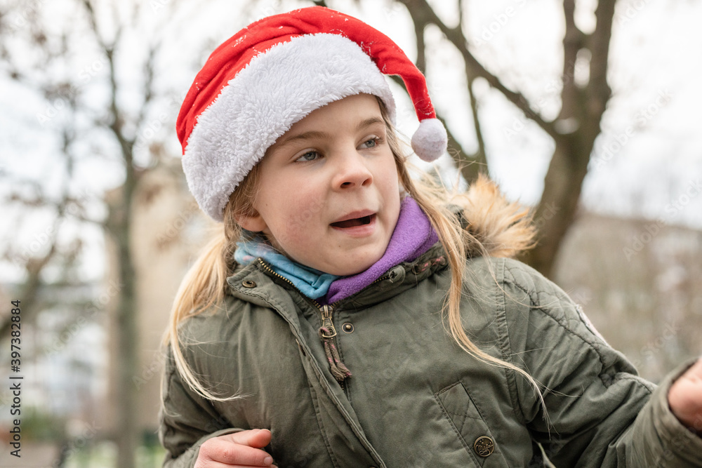 Im kühlen Herbst wie Winter ist es für die Gesundheit der Kinder wichtig unbeschwert an der frischen Luft zu spielen und herumzutoben. Ein Spielplatz bietet Platz, je nach Stimmung: frech, fröhlich. Im kühlen Herbst wie Winter ist es für die Gesundheit der Kinder wichtig unbeschwert an der frischen Luft zu spielen und herumzutoben. Ein Spielplatz bietet Platz, je nach Stimmung: frech, fröhlich.