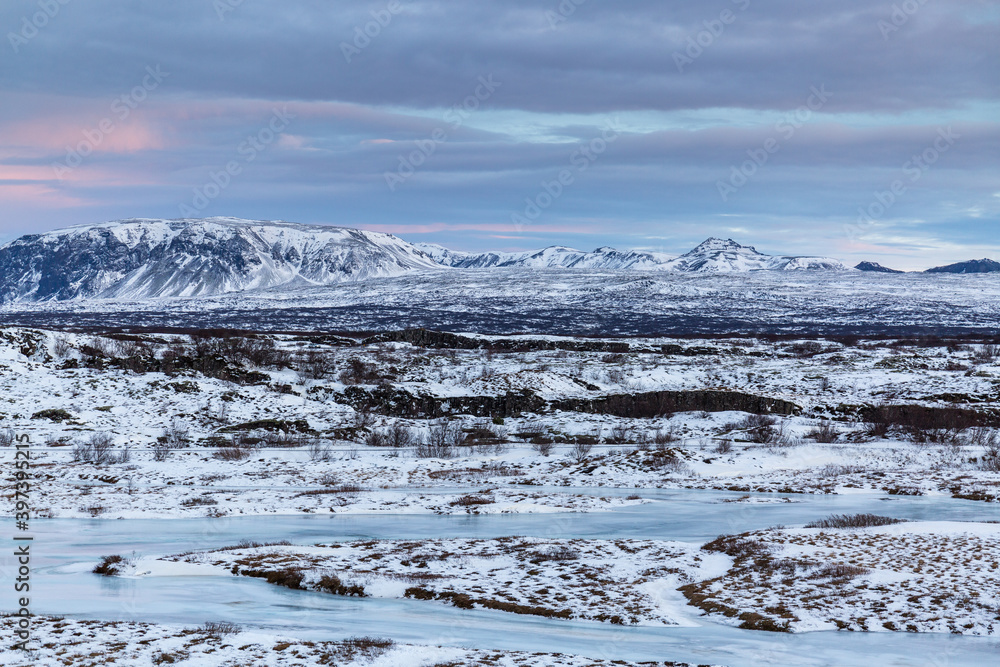 Fototapeta premium grandiose Winterlandschaft auf der Insel Island im Golden Circle