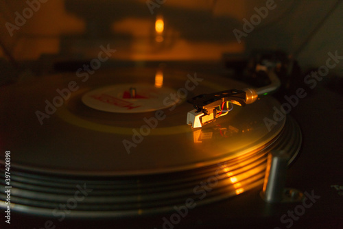 Testina su vinile con ombra sul retro