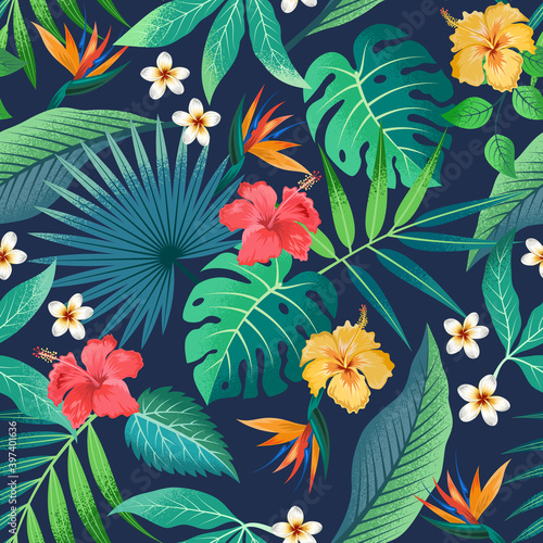 Seamless pattern with tropical beautiful strelitzia flowers and leaves exotic background. © floralpro