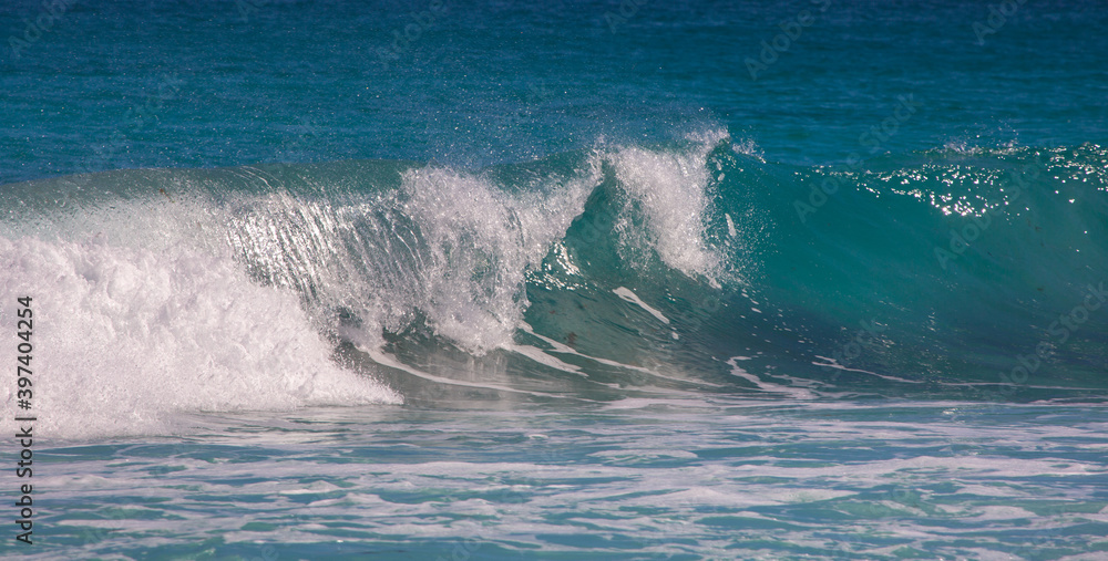 Waves in the indian ocean, seen from the Hellfire Bay in the Cape Le Grand National Park in Western Australia