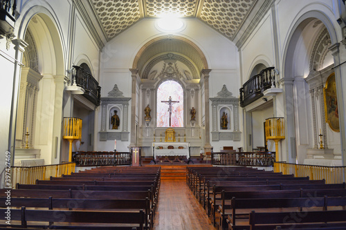 Eine Kirche von innen in Portugal